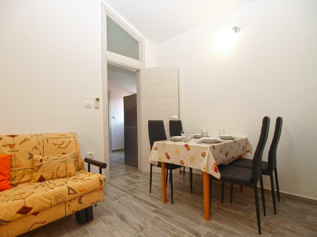 Apartments Oriana 898 Пула Екстериор снимка