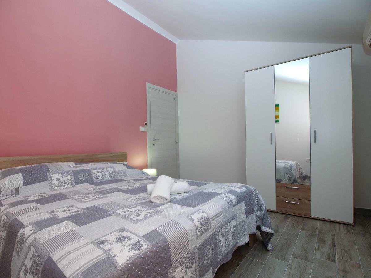 Apartments Oriana 898 Пула Екстериор снимка