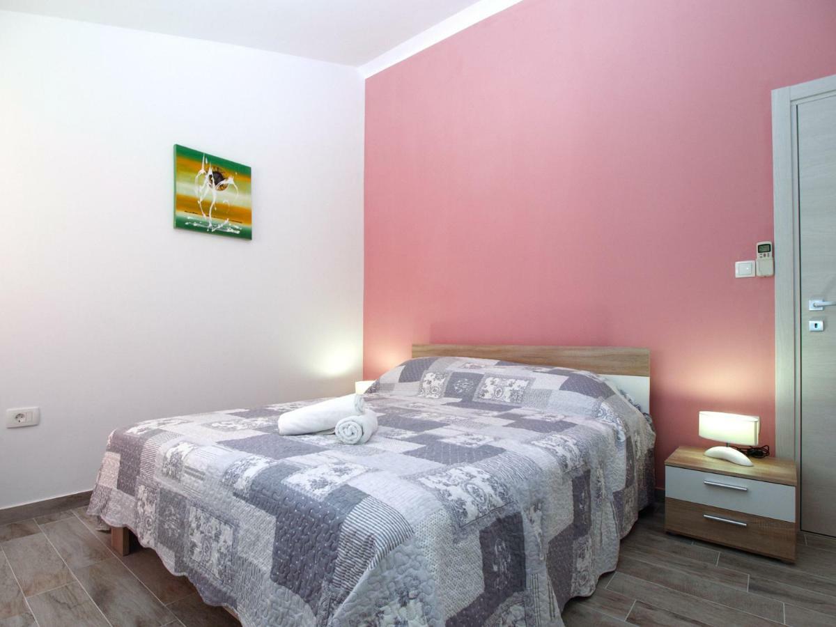 Apartments Oriana 898 Пула Екстериор снимка